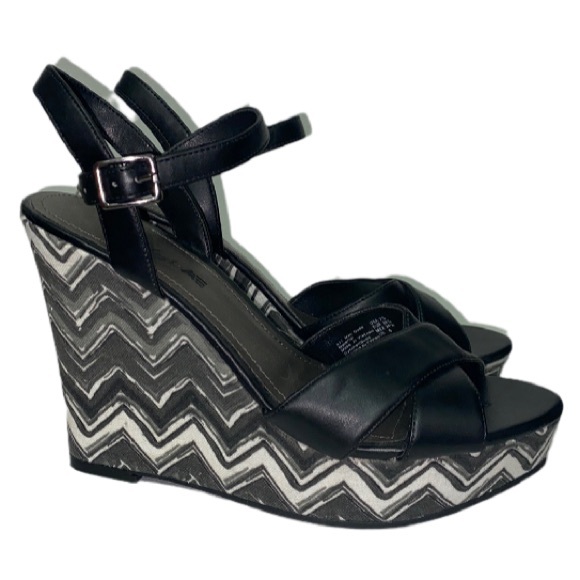 American Eagle Wedge Sandals - Picture 1 of 5